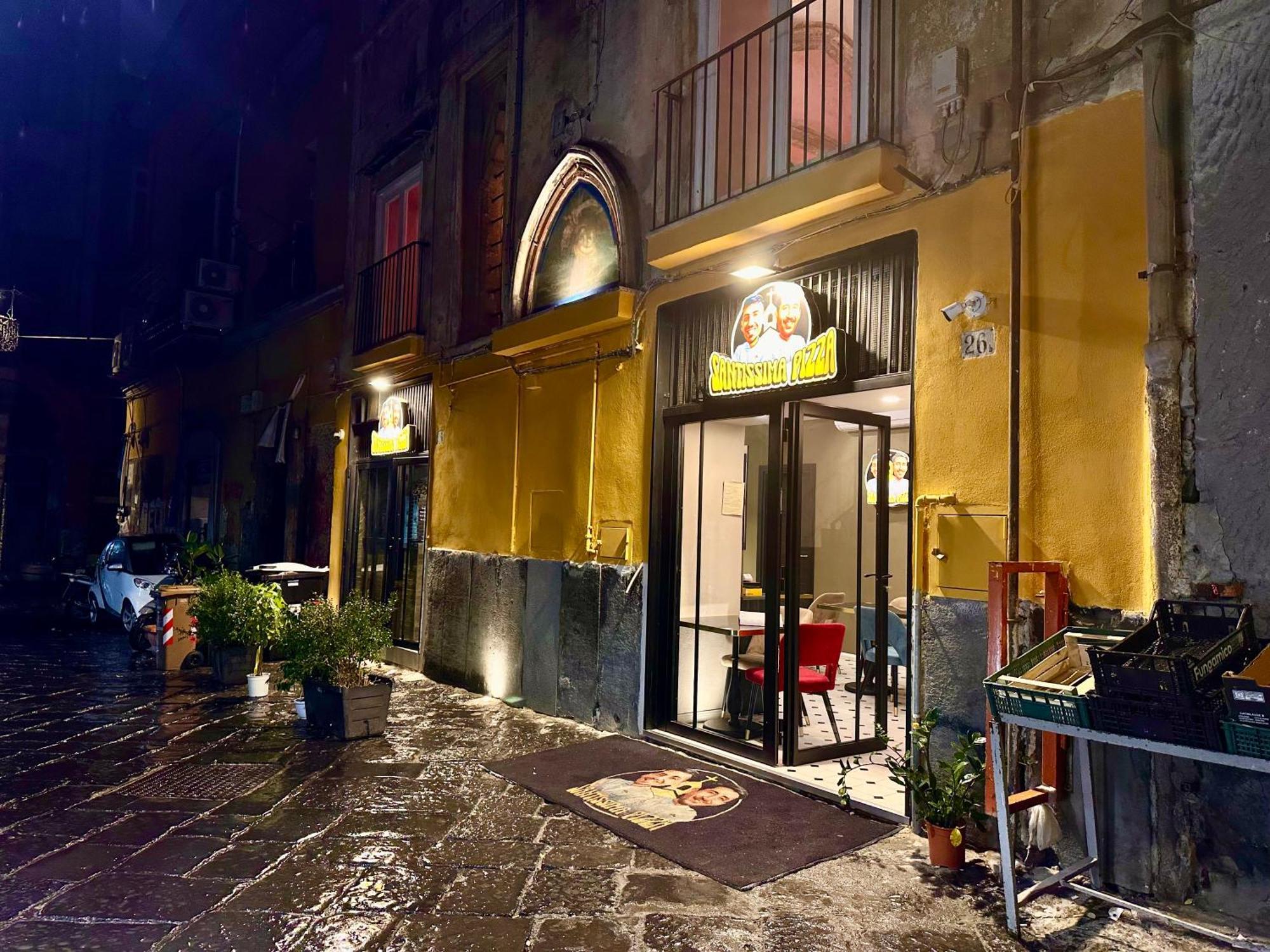 Window In The Stone Naples Hotel Exterior photo