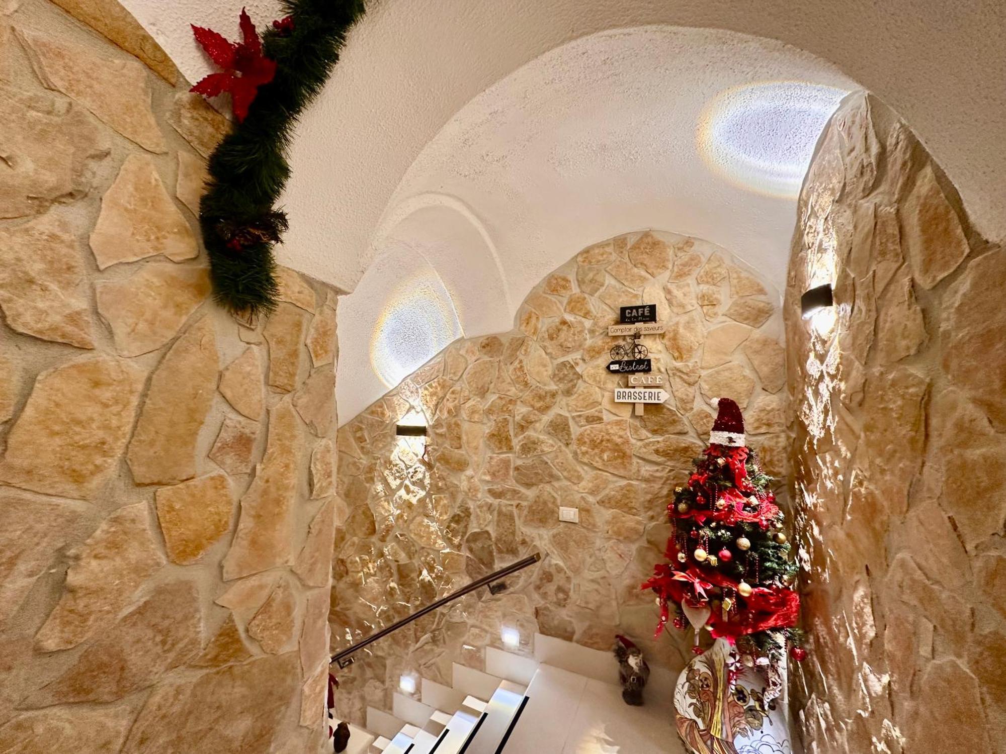 Window In The Stone Naples Hotel Exterior photo