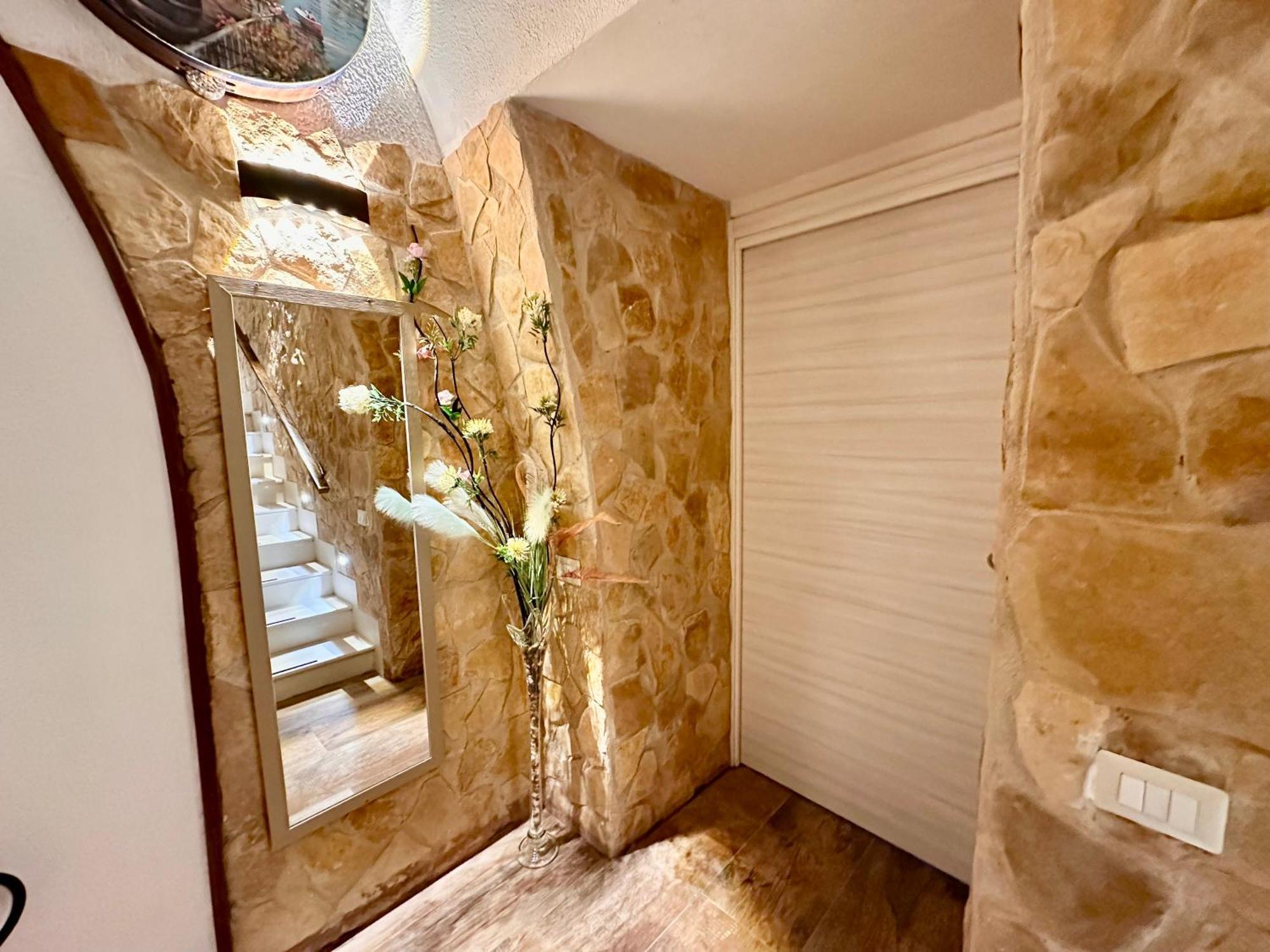 Window In The Stone Naples Hotel Exterior photo